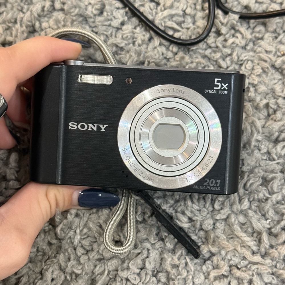 Sony cybershot dsc-w800 
Used for a little bit  great camera 
In great condition